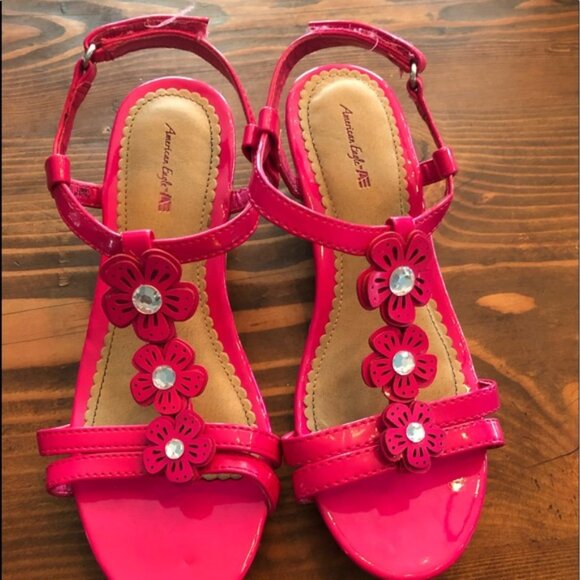 American Eagle Kids shoes size 3 1/2 Brand new